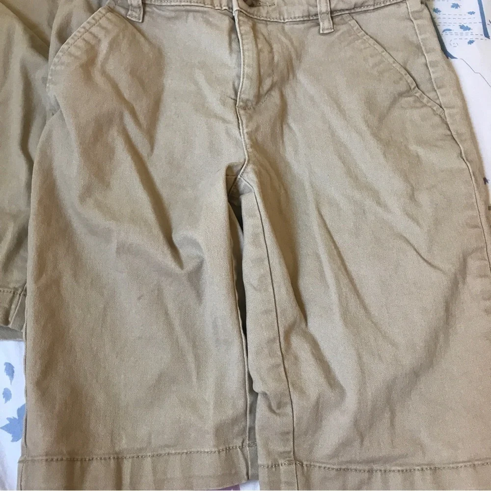 Bundle 2 old navy kids Bermuda slim and Bermuda stretch khaki shorts